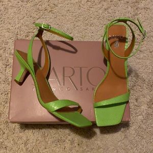 Fits more like an 8.5!